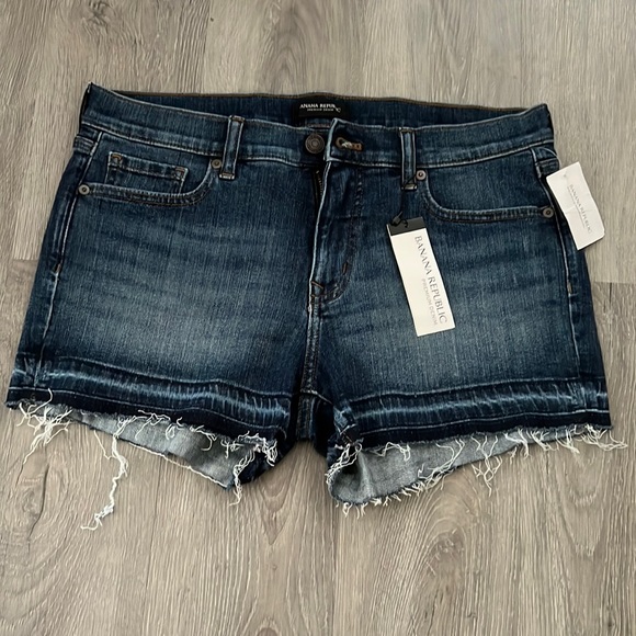 Banana Republic Pants - Banana Republic sorts. Size 4